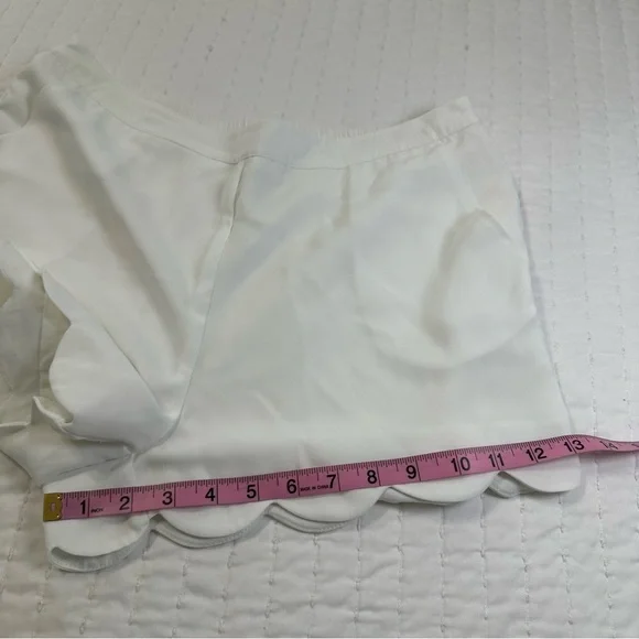 The Impeccable Pig White Scalloped High Waist Shorts With Elastic on Waist - Picture 7 of 11